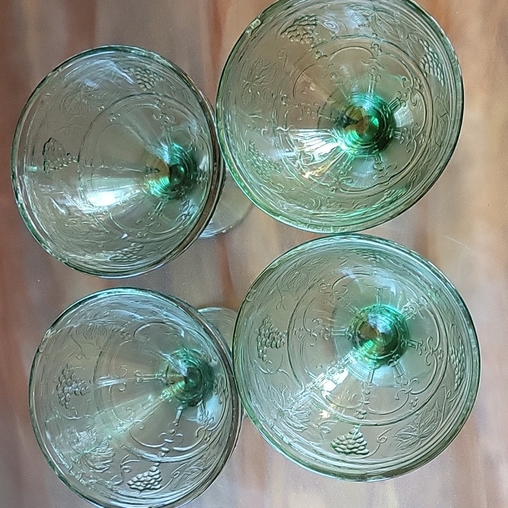 Set of 4 vintage Arcoroe green grape leaf made France